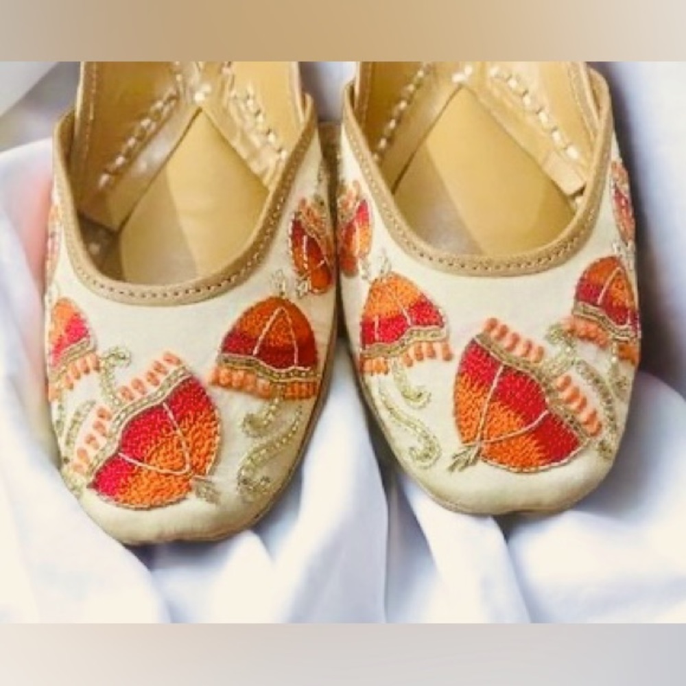 Traditional Handmade \ Punjabi Jutti ( US size 7 to 9 available)